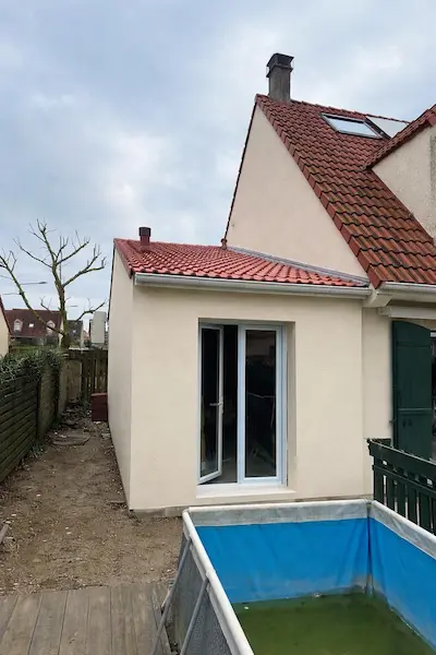 Extension latérale contemporaine d'une maison à Cergy (95)